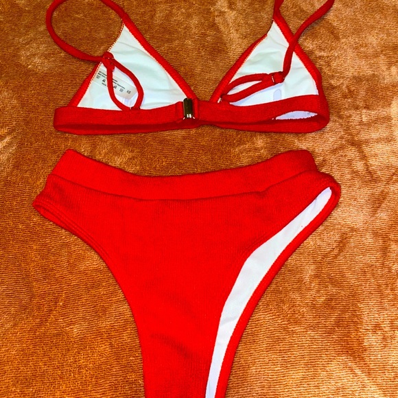 Red bikini - Picture 2 of 4